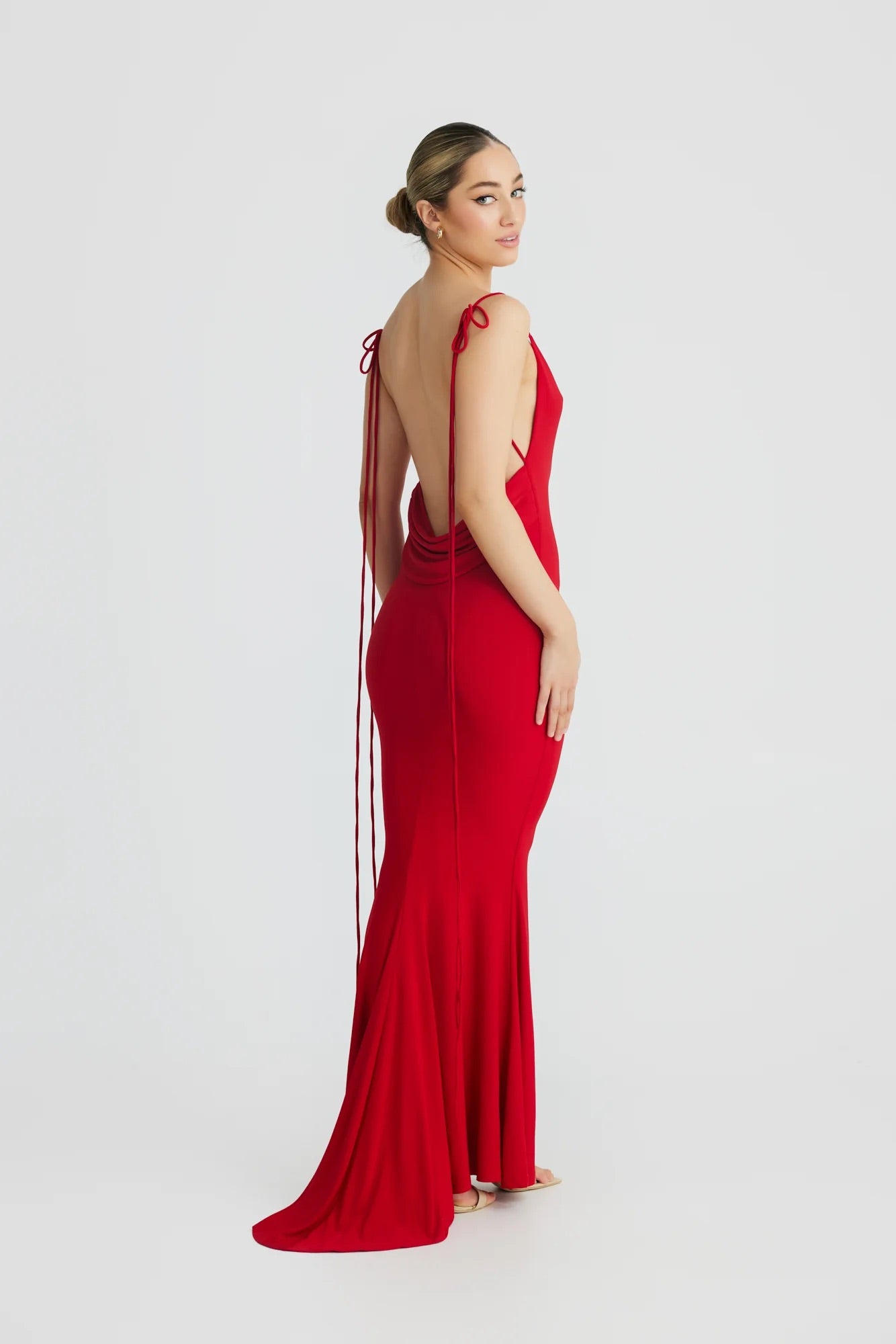 Backless gown